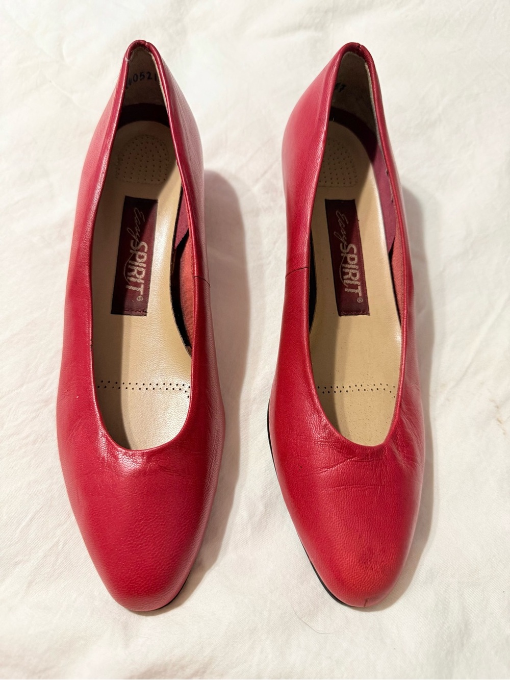 Vintage Easy Spirit Red Leather Low Heel V-Cut Pumps - Size 6